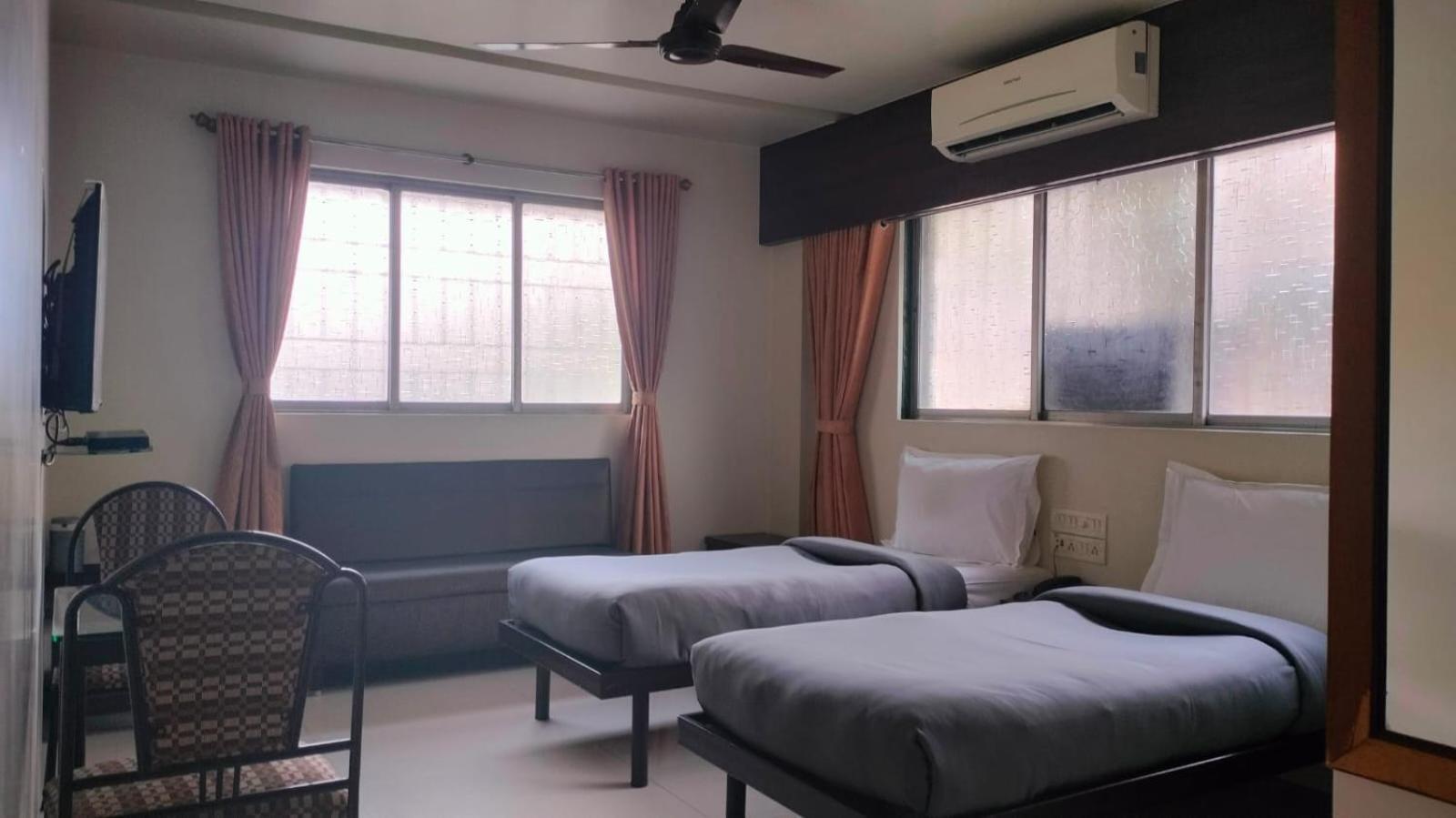 Hotel Sai Nidhi Supreme Navi Mumbai Exterior foto