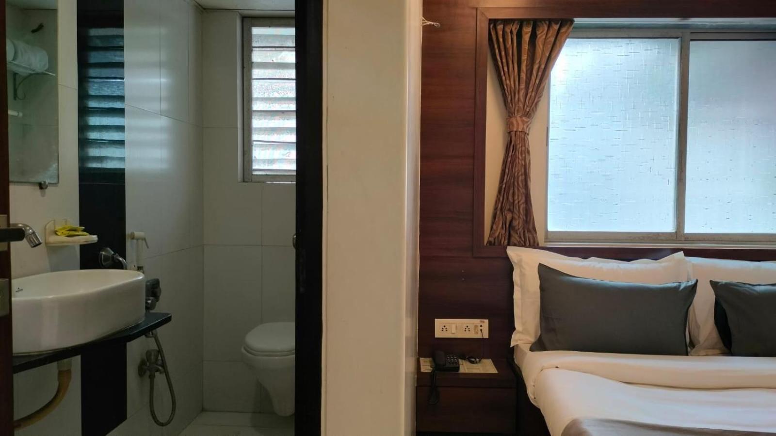 Hotel Sai Nidhi Supreme Navi Mumbai Exterior foto