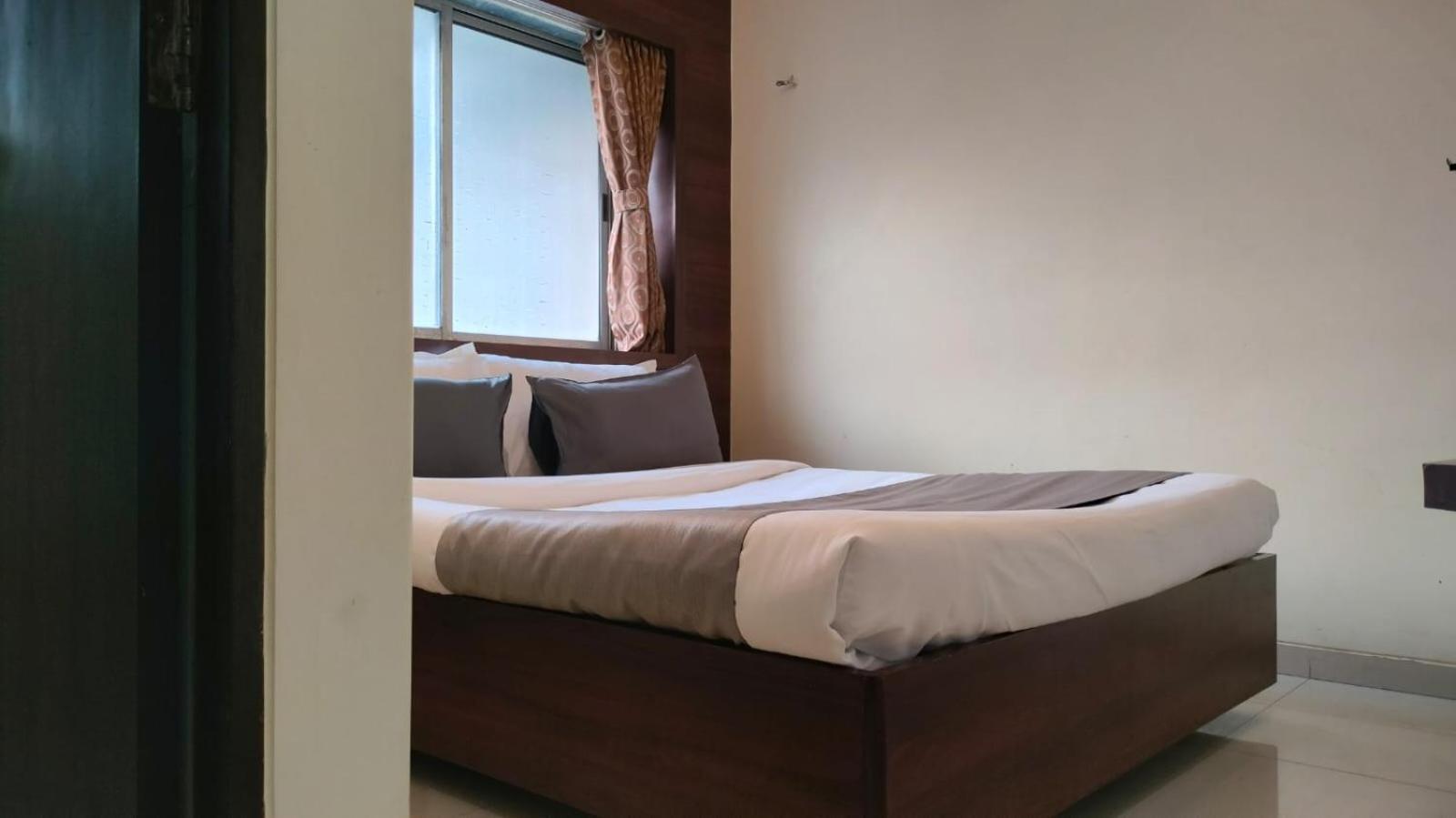Hotel Sai Nidhi Supreme Navi Mumbai Exterior foto