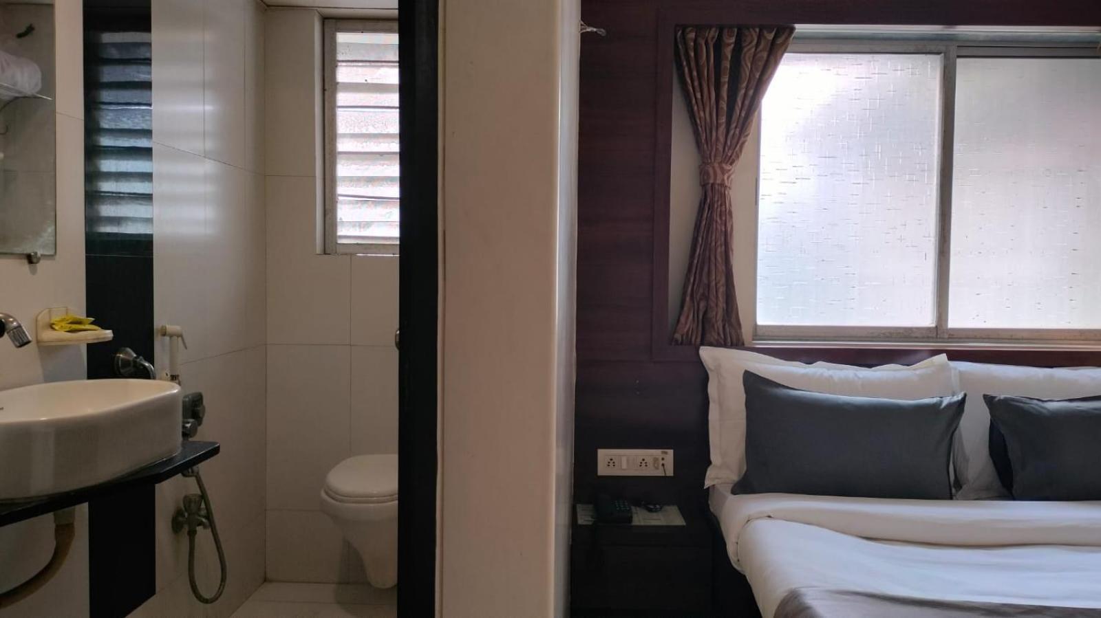 Hotel Sai Nidhi Supreme Navi Mumbai Exterior foto