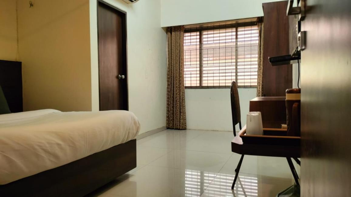Hotel Sai Nidhi Supreme Navi Mumbai Exterior foto