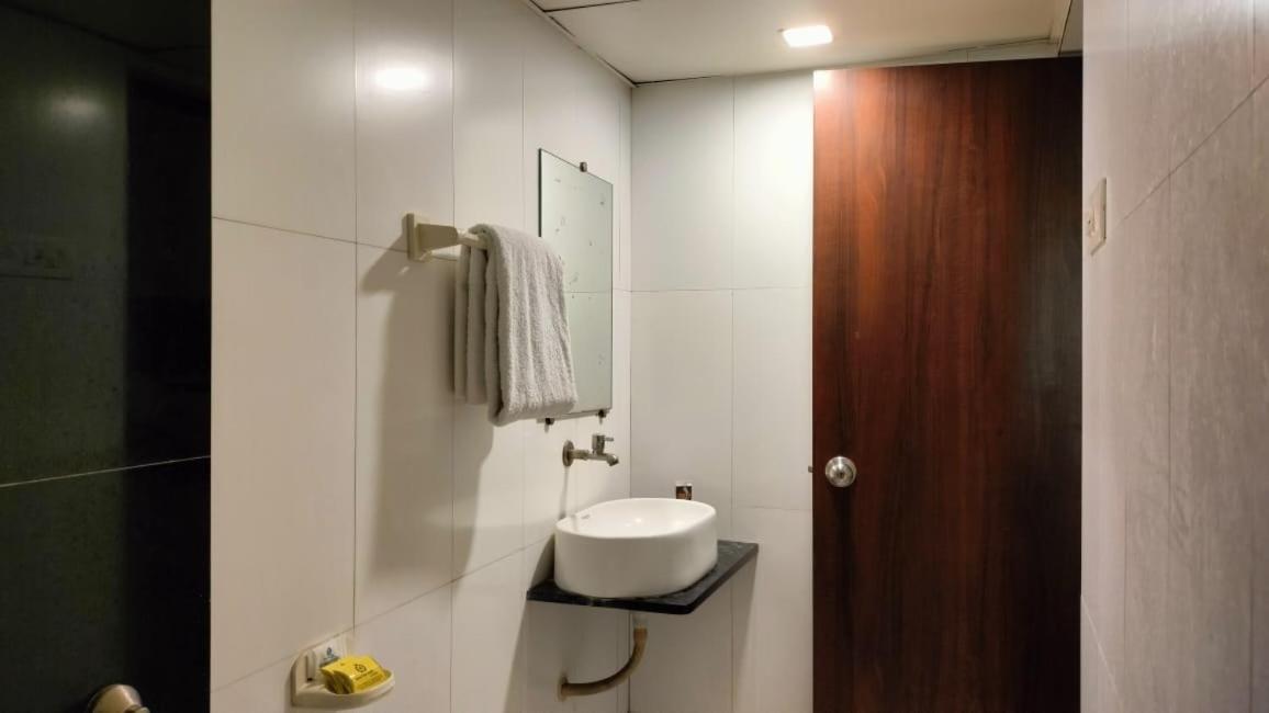 Hotel Sai Nidhi Supreme Navi Mumbai Exterior foto